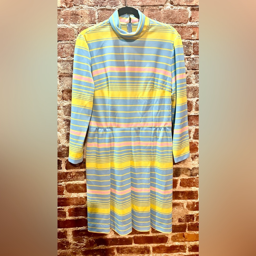 Cute long sleeve dress!